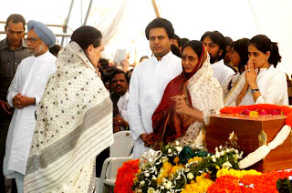 Ritesh at Father Vilasrao Deshmukh's funeral at Latur