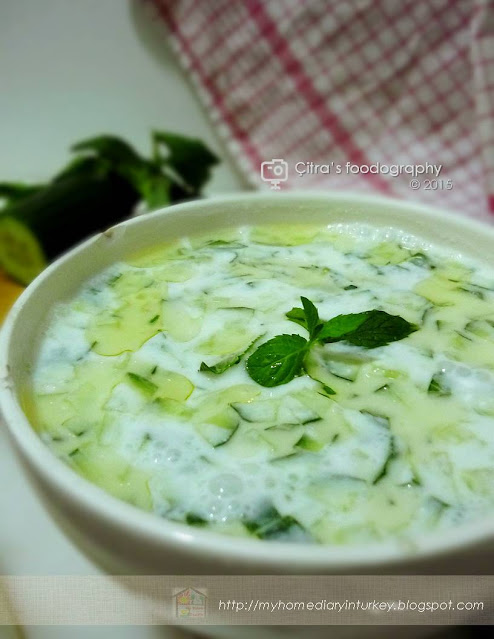 Cacık (Turkish style yogurt cucumber salad) | Çitra's Home Diary. #turkishfoodrecipe #yogurt #cacık #healthyfood #sidedish
