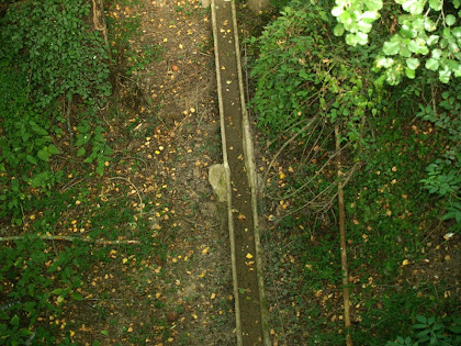 Canalització per transportar aigua des del pantà al Casal de Sala-d'heures Canalització per transportar aigua des del pantà al Casal de Sala-d'heures