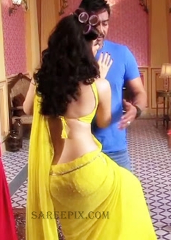 Tamanna-Bhatia-saree-Himmatwala-movie-location Tamanna-Bhatia-backless-saree-Himmatwala-movie-location