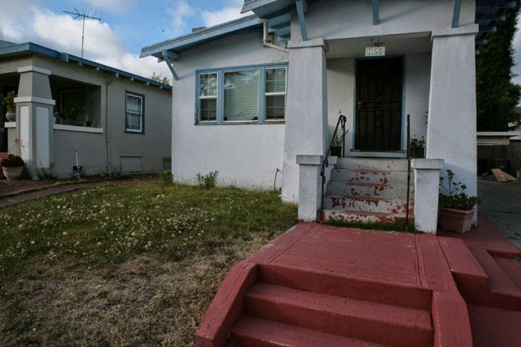 Maybe this neighbor will take a cue from the fruitful house next door! - He Started With Some Boxes, 60 Days Later, The Neighbors Could Not Believe What He Built Maybe this neighbor will take a cue from the fruitful house next door! - He Started With Some Boxes, 60 Days Later, The Neighbors Could Not Believe What He Built