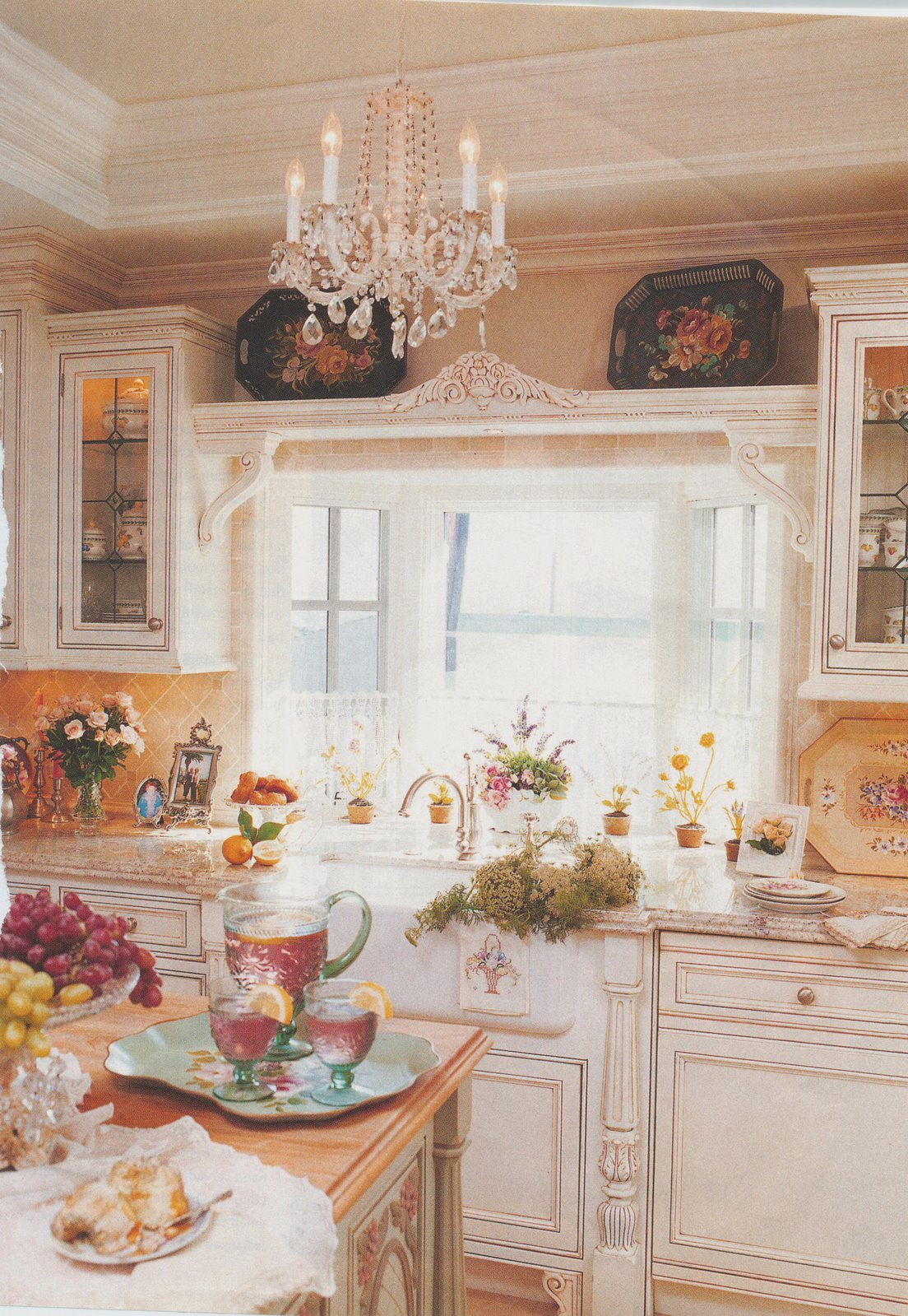 Romantic Home Decor | maison decor cottage kitchen decorated with tole Romantic Home Decor | maison decor cottage kitchen decorated with tole