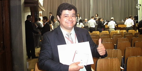 Marcio Silva do Blog TopSaber recebendo a Credencial do CRECI-SP em 2012 Um dia que não me esquecerei uma credencial que me ajudou a ajudar muita gente.