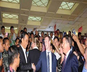 5 Hal unik dan Lucu Mark Zuckerberg Saat Berkunjung ke Indonesia 5 Hal unik dan Lucu Mark Zuckerberg Saat Berkunjung ke Indonesia
