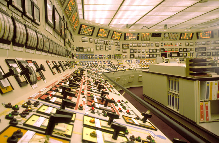 nuclear_power_plant_control_room_full.jpg