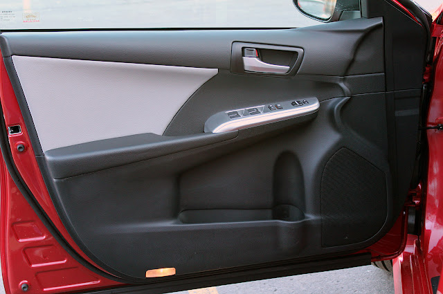 облицовка и детали двери Toyota Camry SE V6 2012