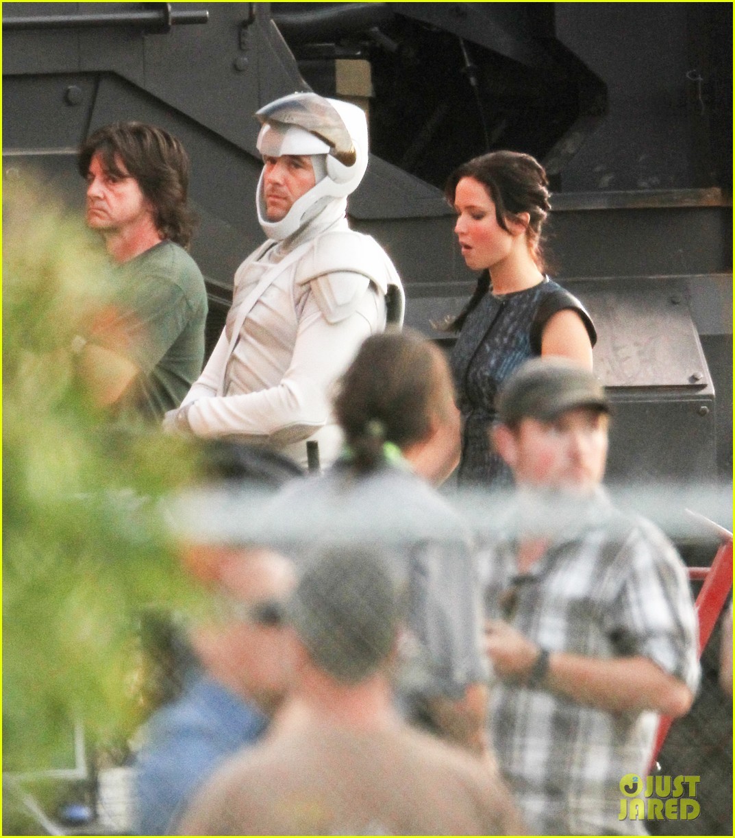 http://4.bp.blogspot.com/-GjFDZ8jmSog/UHhJoeAY3HI/AAAAAAAAAMI/mdWNspaI2jM/s1600/jennifer-lawrence-catching-fire-set-01.jpg