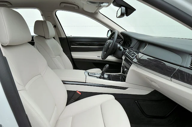 The new BMW 7 Series interior side