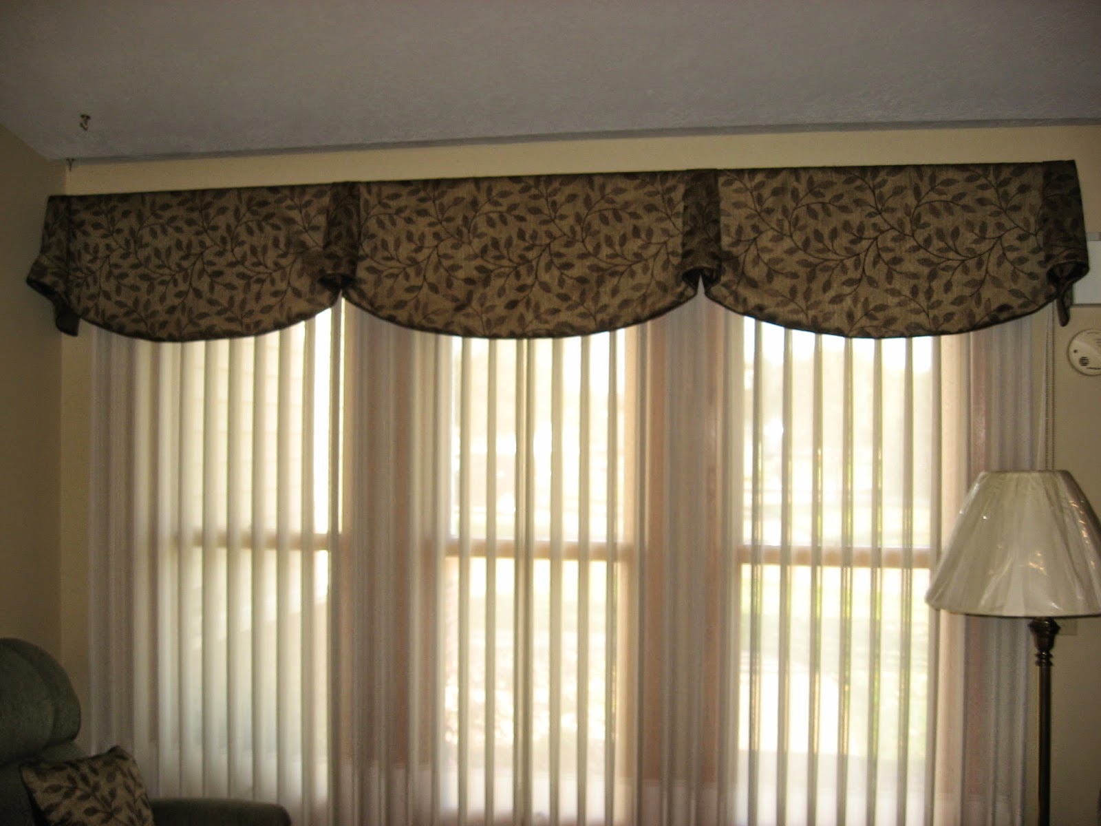 scalloped valances for living room