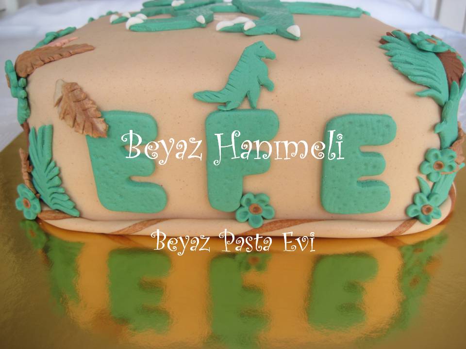 BEYAZ HANIMELİ Dinazorlu pasta