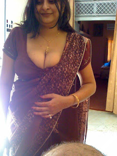 desi bhabhi drops saree