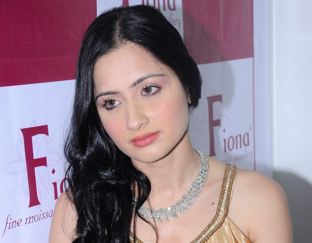 High Quality Bollywood Celebrity Pictures: Sanjeeda Sheikh Looks ...