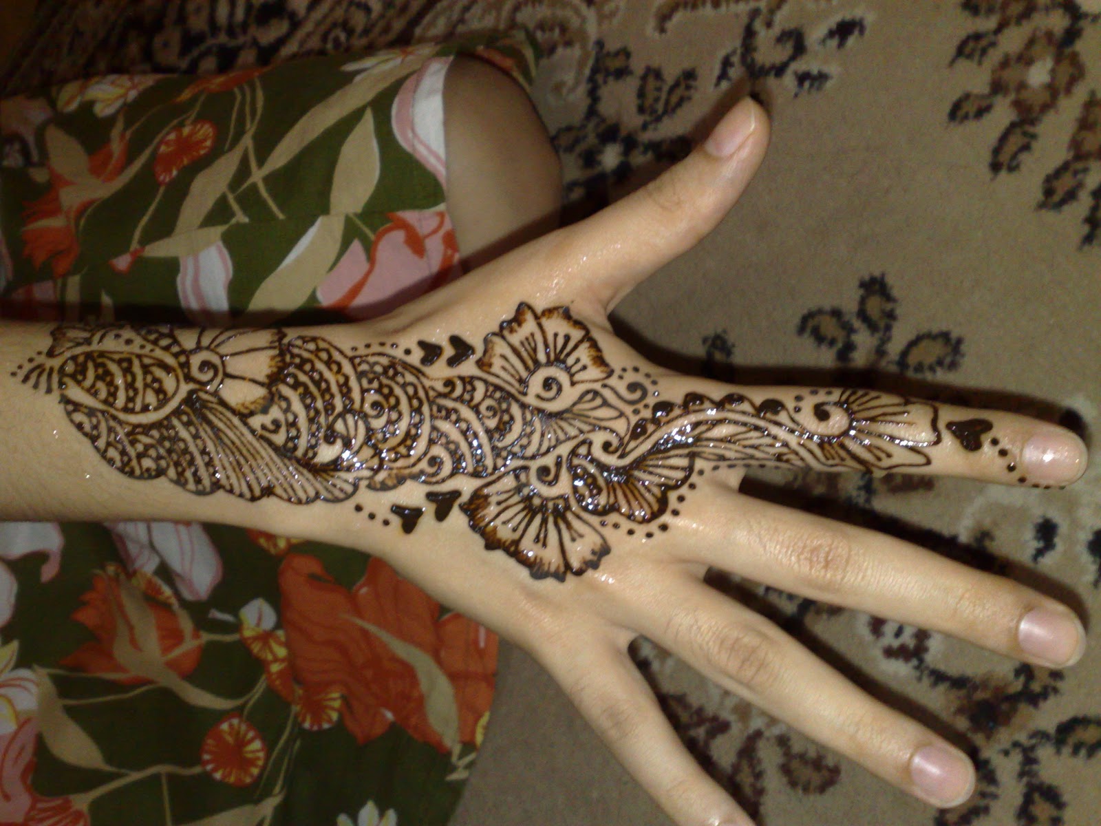 Henna Painting in Bali HENNA or MHENDI