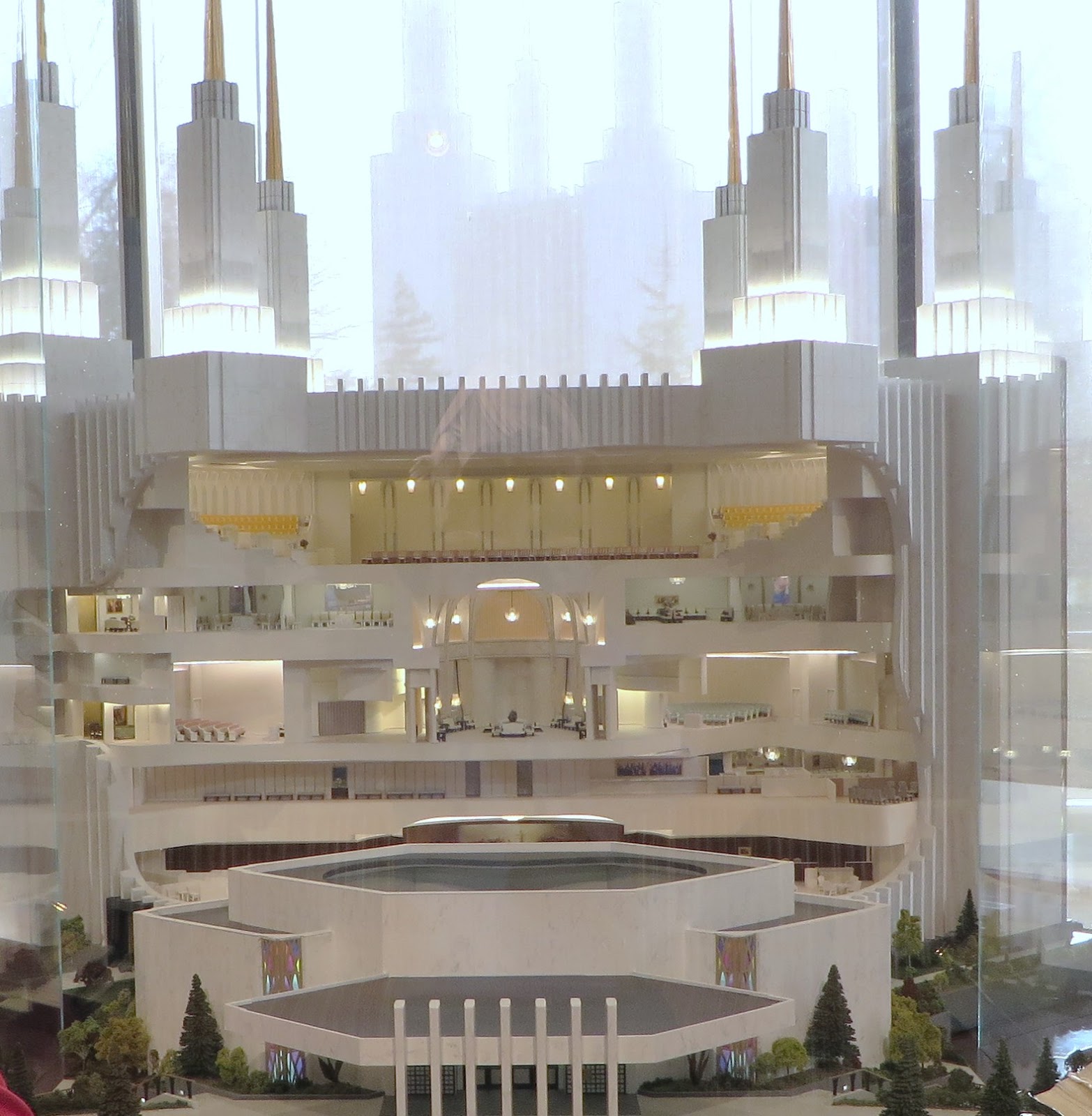 Washington Speaks Christmas at the Mormon Temple