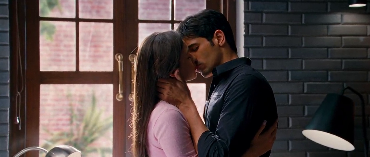 HQ DVD Captures of Indian Actress: Alia Bhatt - Lip Kiss in Student of