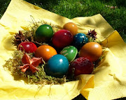 Na antigüidade os egípcios e persas costumavam tingir ovos com cores da . ovos da pascoa