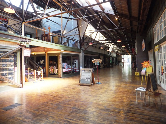 Downtown Claremont Ca