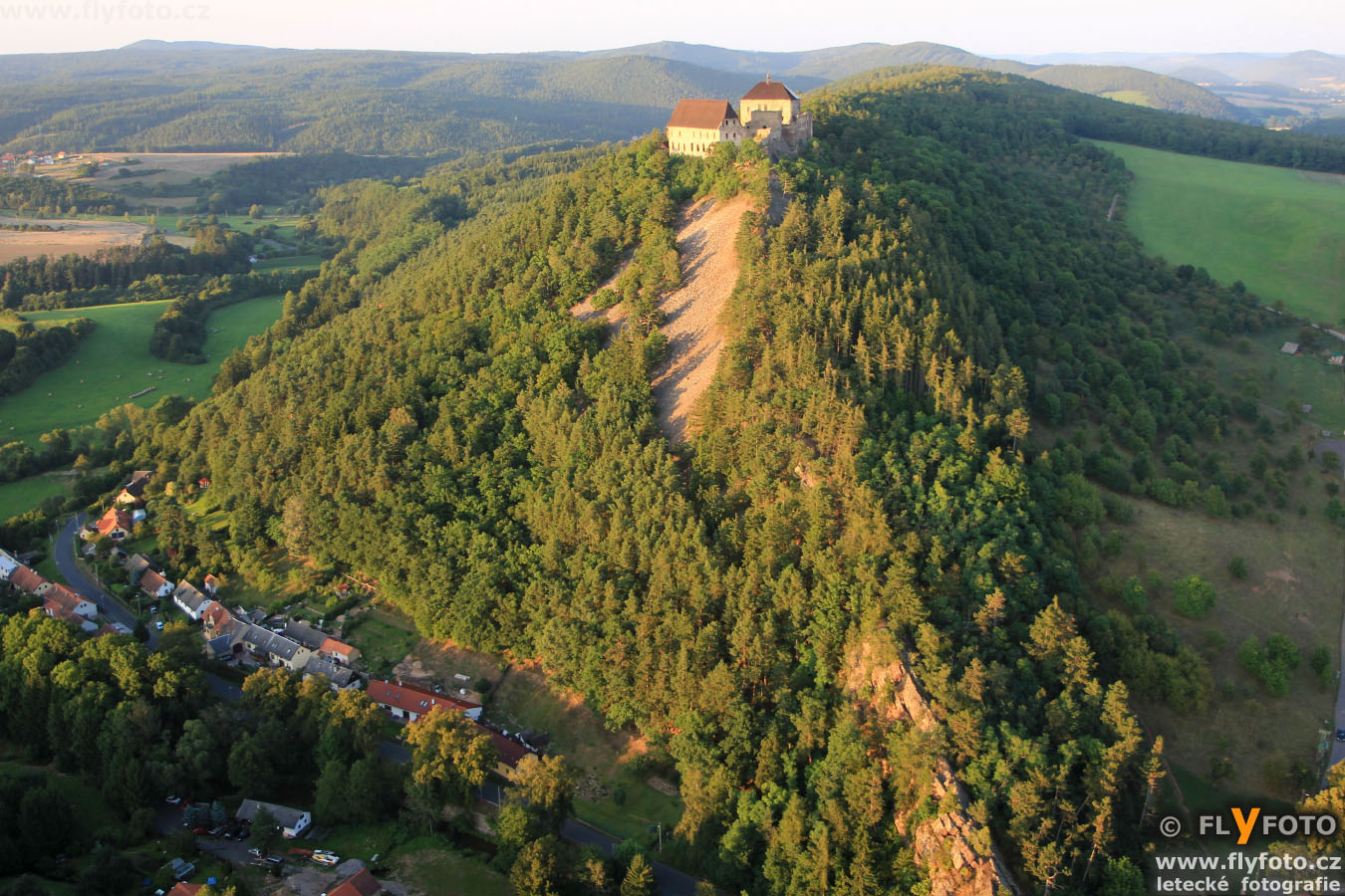 FLyFOTO letecká fotografie a video Točník