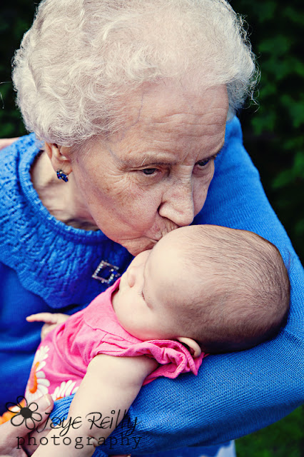 IMAGE: http://4.bp.blogspot.com/-GpKlV858SKI/Th8GFEokKYI/AAAAAAAABtc/UNGD8ZKX-Sk/s640/Teasers-WM-005.jpg