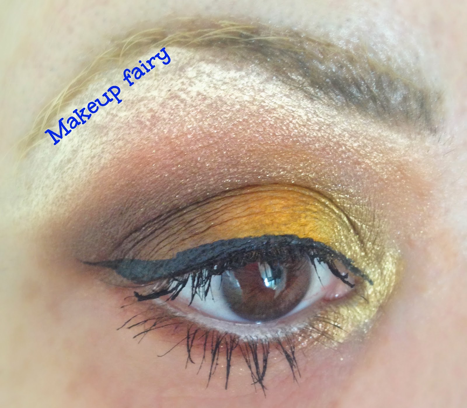 makeup golden  Golden eye makeup, Gold eye makeup, Eye makeup