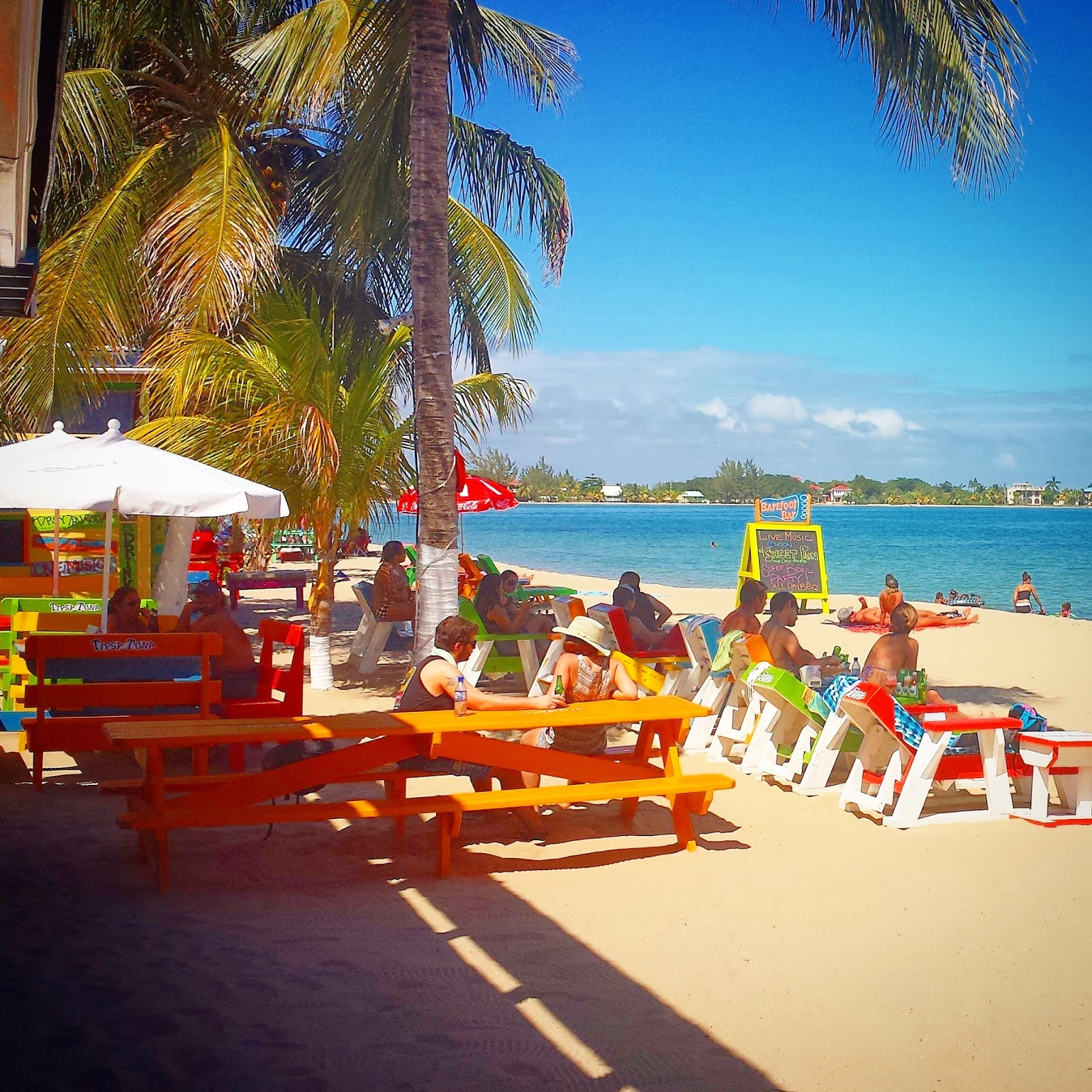 Remax Vip Belize: Sunny afternoon at Tipsy Tuna beach side 