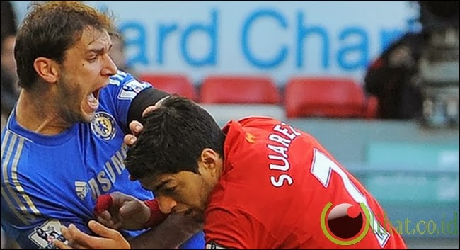 Luis Suarez dihukum 10 laga usai gigit Branislav Ivanovic Luis Suarez dihukum 10 laga usai gigit Branislav Ivanovic