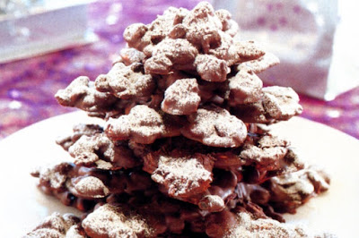 Choc fruit and nut Christmas tree Recipe Choc fruit and nut Christmas tree Recipe