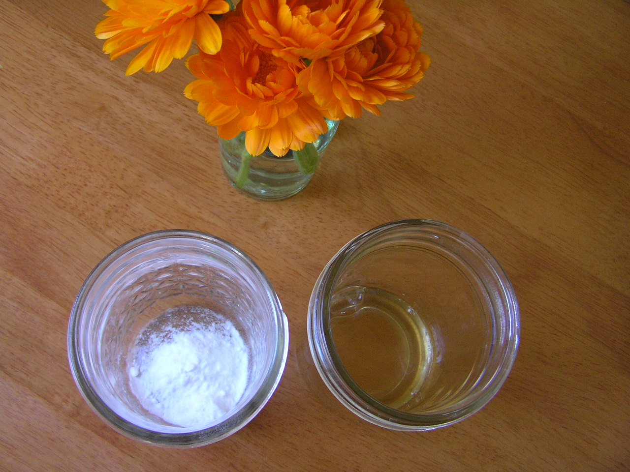 How To Use Baking Soda And Apple Cider Vinegar For Hair
