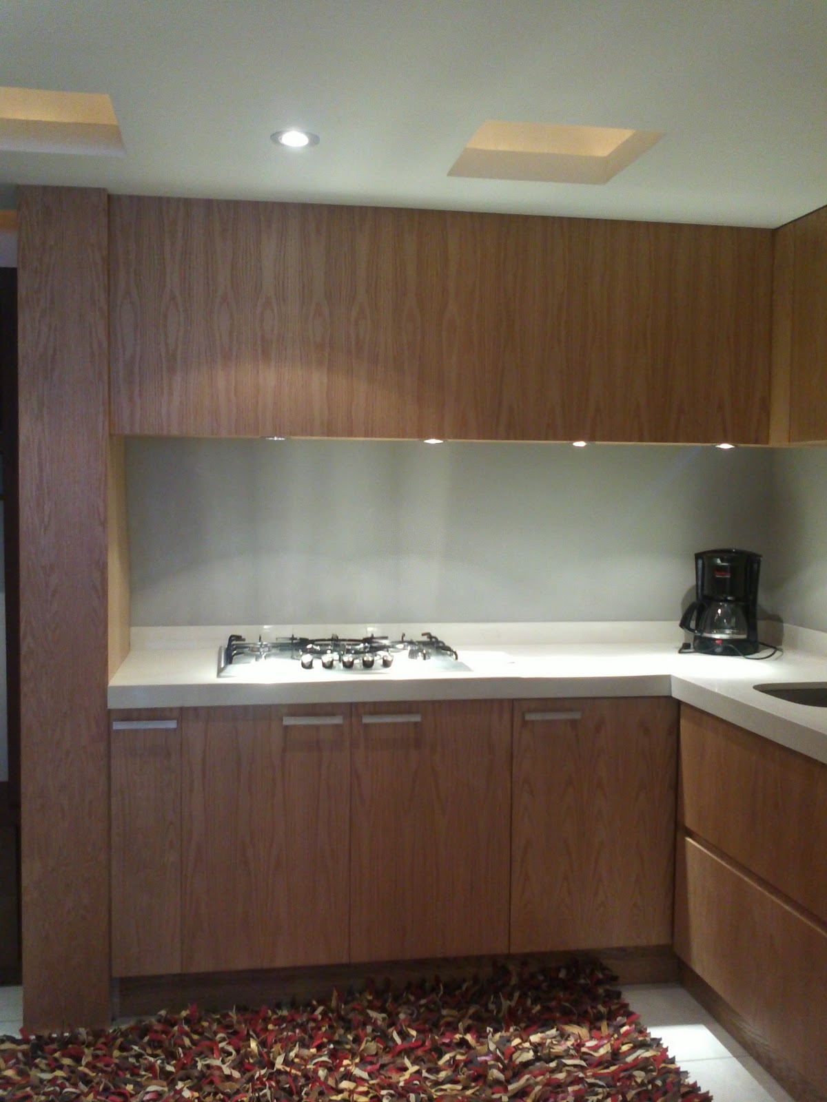 DEMADERA VERACRUZ: COCINA EN ENCINO CON BARRA DE CUARZO