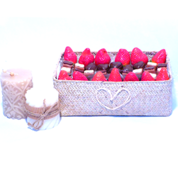 Cesta de Fresas y Bombones para el Día de los Enamorados