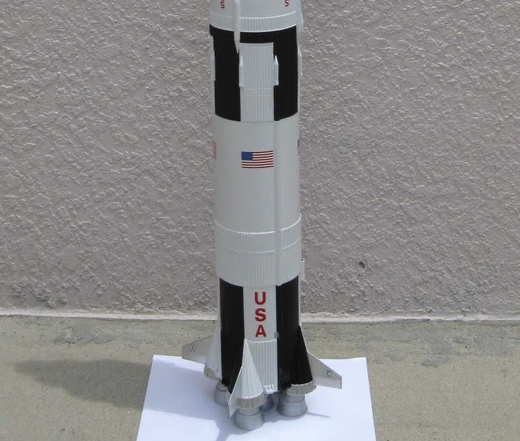 Model Rocket Building Estes Saturn V Build FINISHED!