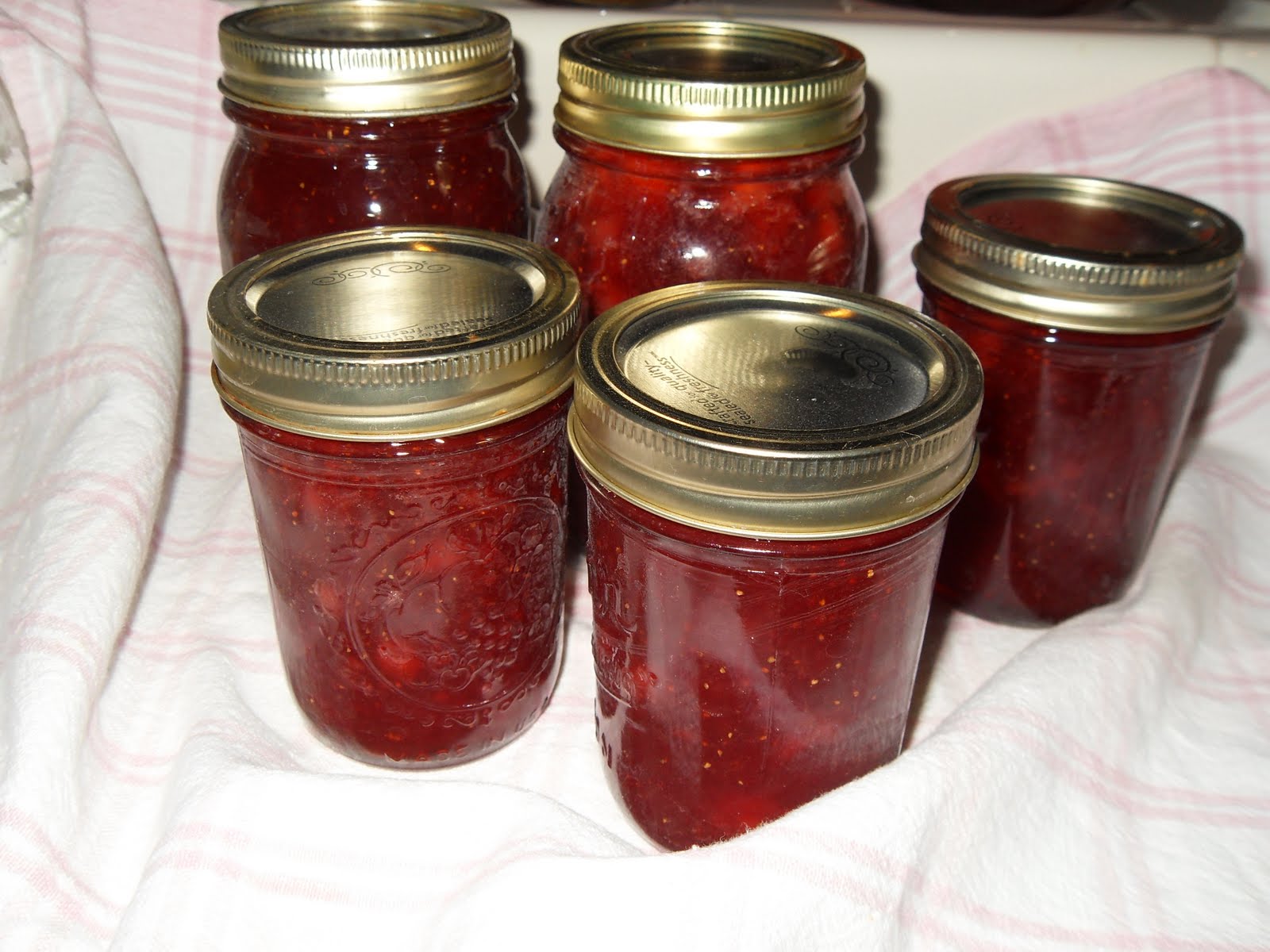 Hill House Homestead * Strawberry Banana Jam