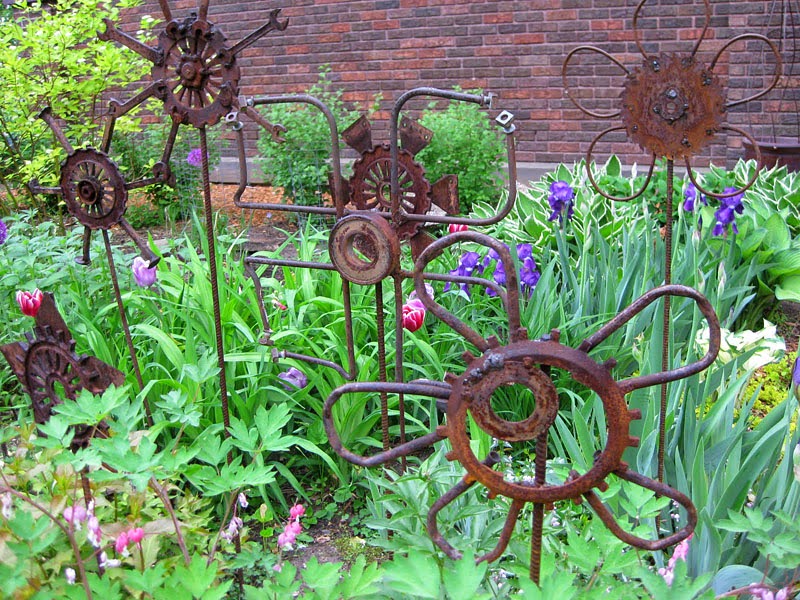 DIY Garden Art Made From Junk - DIY Craft Projects