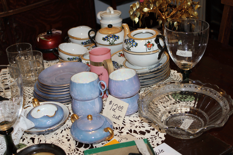 Women on a Mission: Mom Edition: LIVE FROM THE LAKE: GARAGE SALE FINDS!