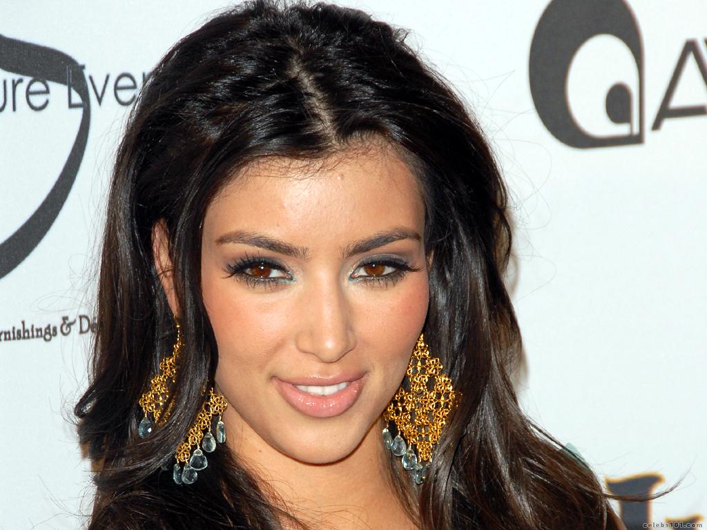 http://4.bp.blogspot.com/-Gw2WBlCqzyE/T6Hf6tAoYHI/AAAAAAAAB9A/yfkdN6qXWBU/s1600/kim+kardashian+red+carpet+by+maceme+wallpaper.jpg