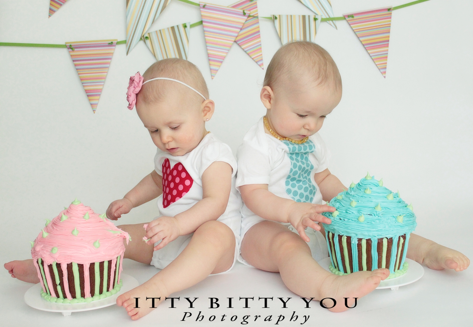 Itty Bitty You Photography: Banks Twins  Cake Smash 