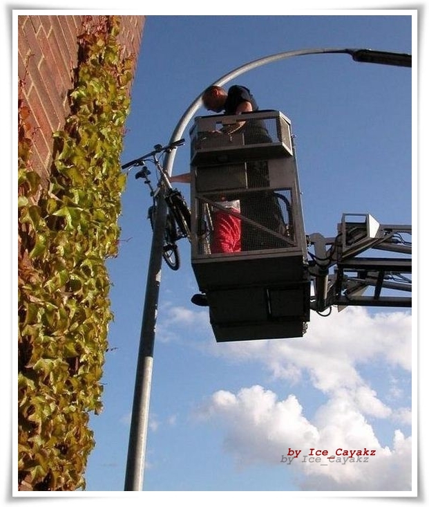 Gambar Orang Berbasikal