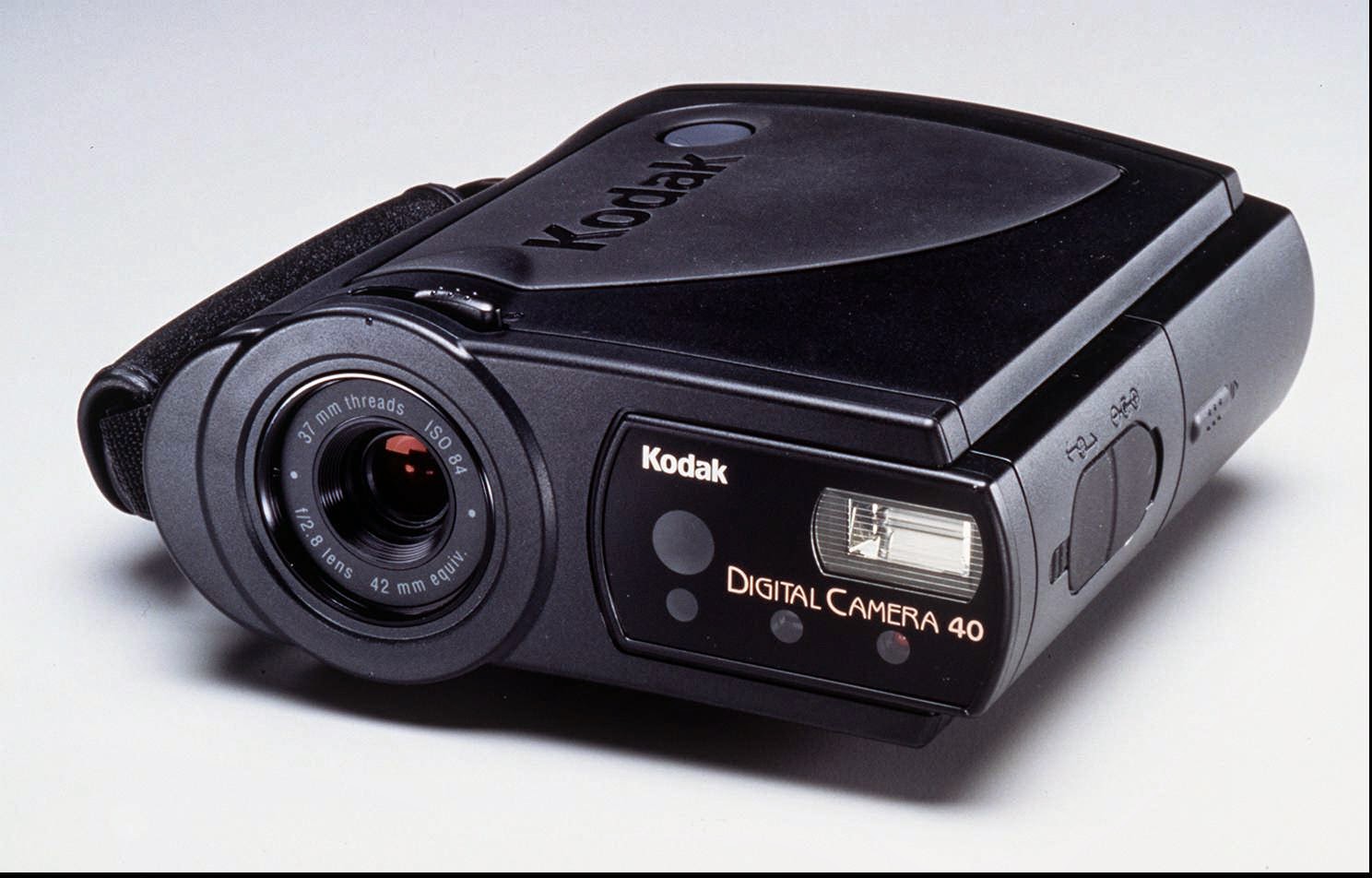 Efemerides de Tecnologia 28 de marzo (1995) Kodak lanza la DC40. Segunda cámara capaz de
