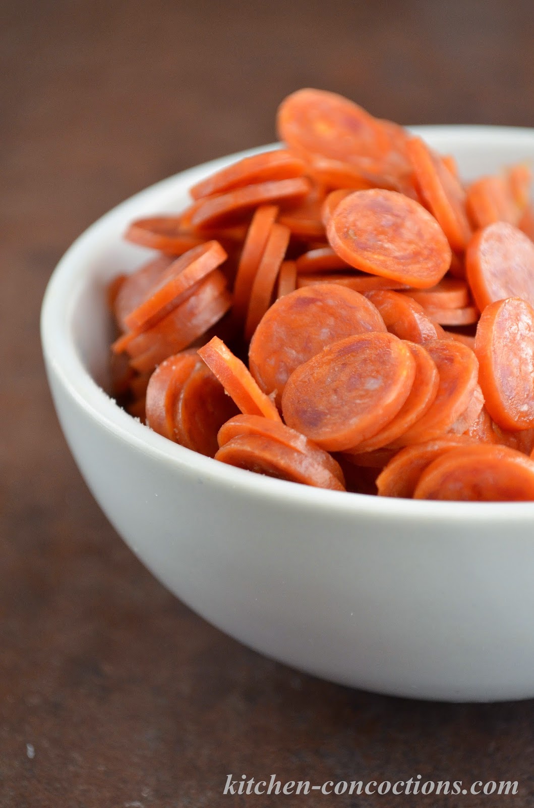 White Cheddar Mac 'n Cheese with Crispy Pepperoni Topping {Pepperoni