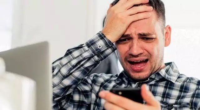 Η μάστιγα του 'Χρόνια πολλά' στο Facebook Η μάστιγα του 'Χρόνια πολλά' στο Facebook