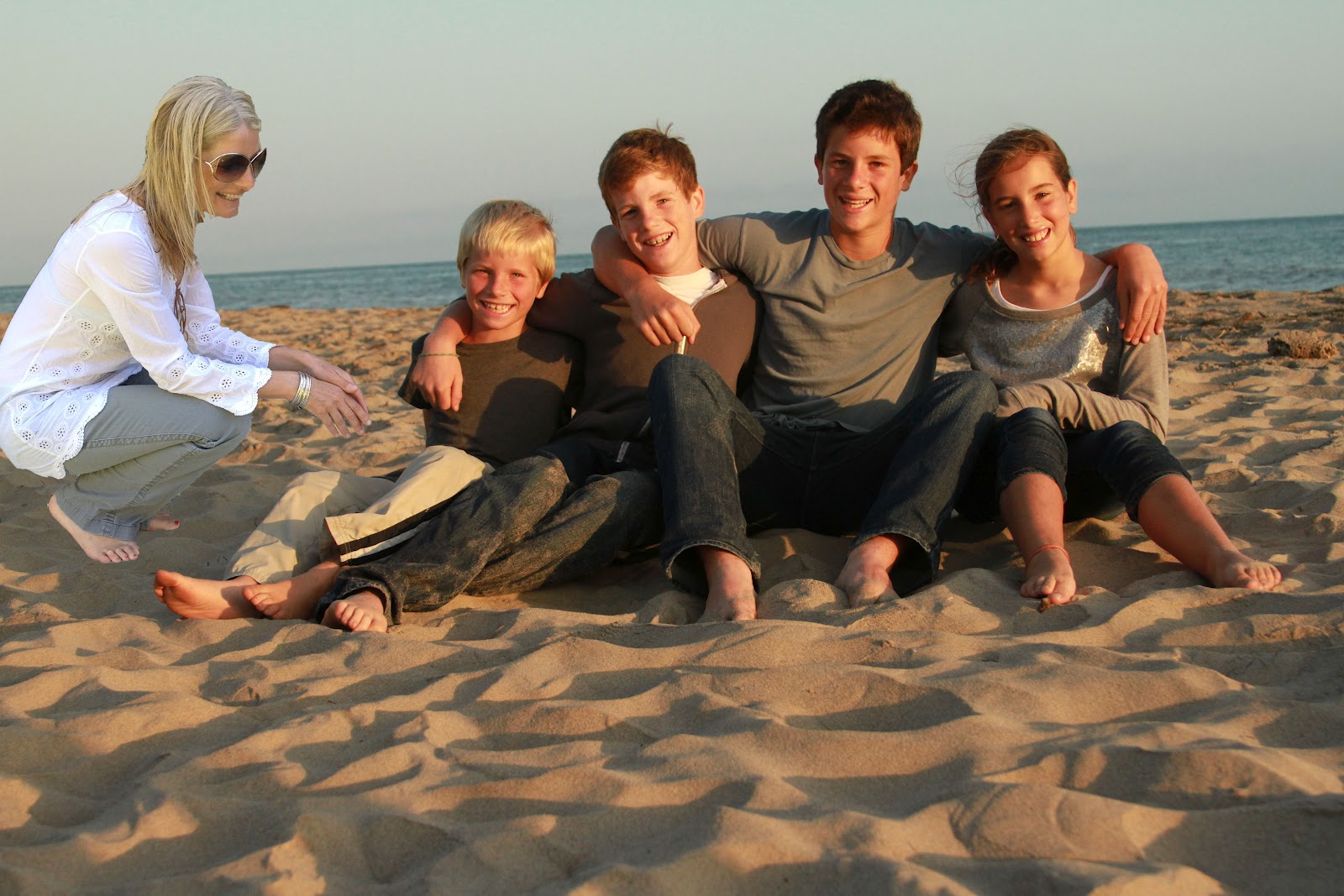 http://4.bp.blogspot.com/-Gz-MIQxMqS0/T8gbgS7_1oI/AAAAAAAAGNQ/DVCJiQ00aOY/s1600/beachphotoshop.jpg