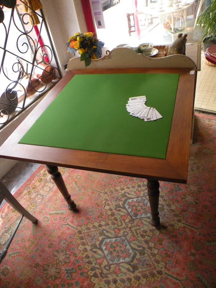Table de jeux en chêne à 1 tiroir, pied Louis-Philippe