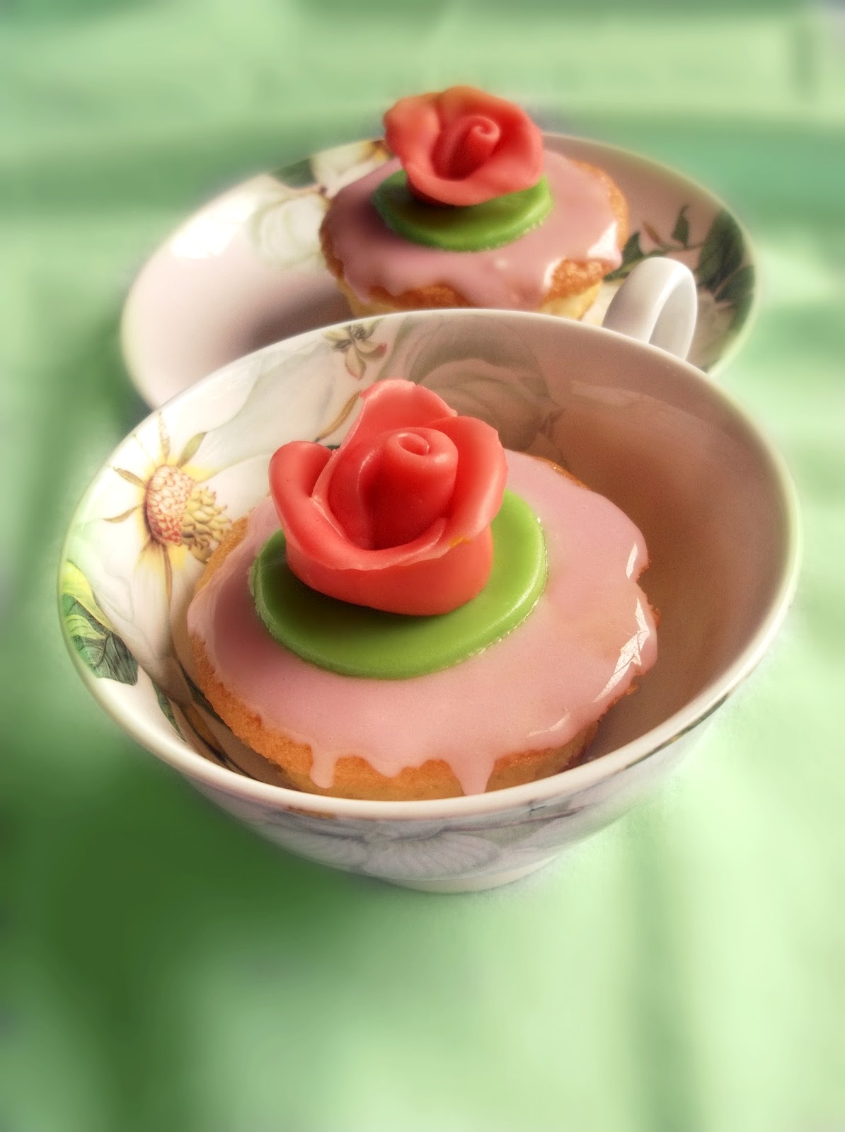 Lick The Spoon Easy Sponge Cakes with Fondant Roses
