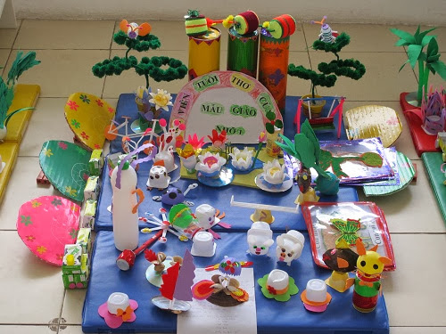 Hội thi trưng bày đồ dùng đồ chơi tự tạo