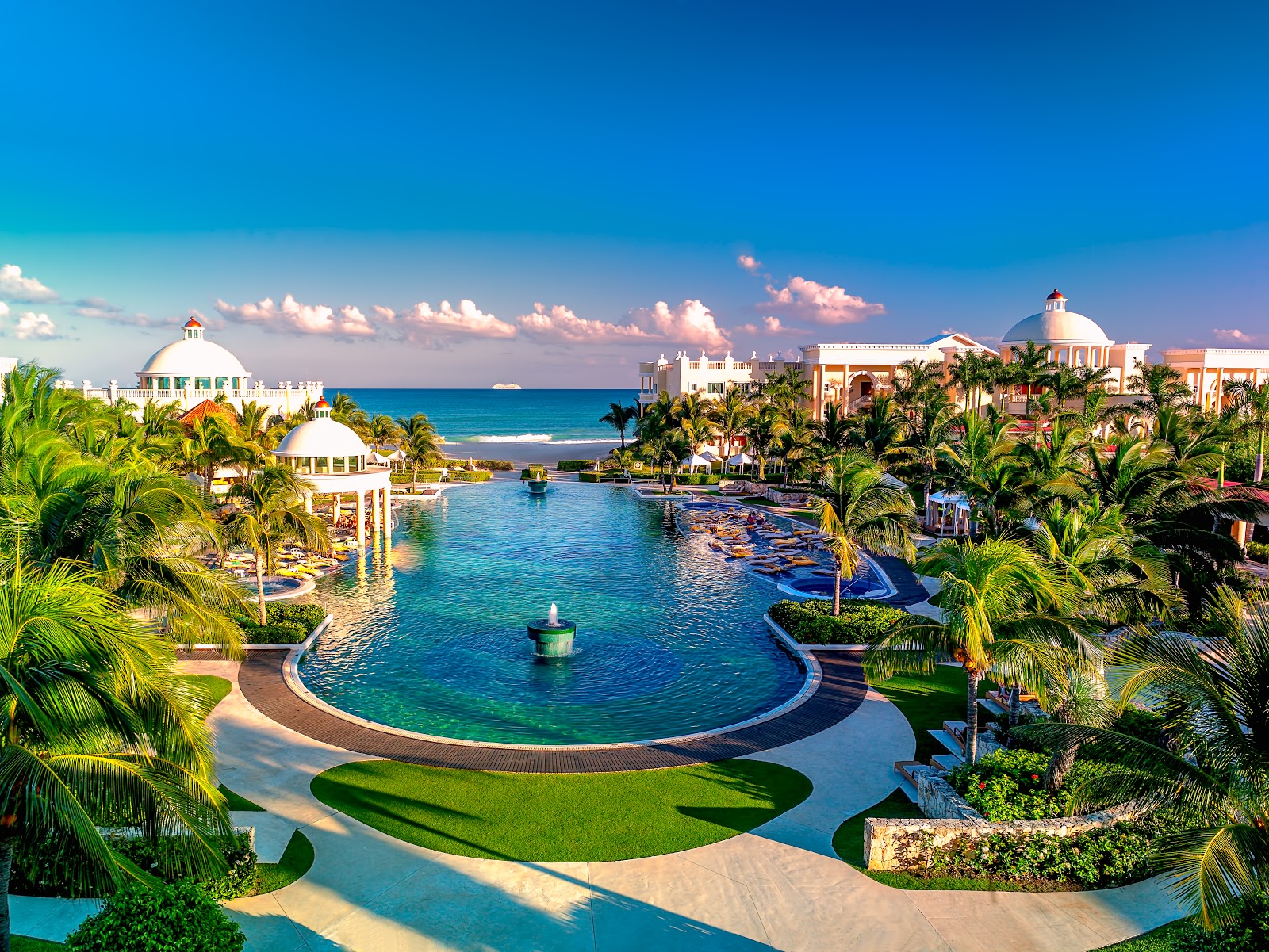 A Life In The Day Of: Riviera Maya Resort