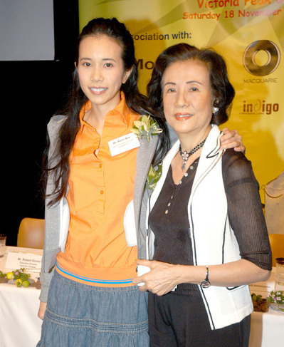 Eleanor Mok, Karen Mok's mother, visited IKA BUTONI Eleanor Mok, Karen Mok's mother, visited IKA BUTONI