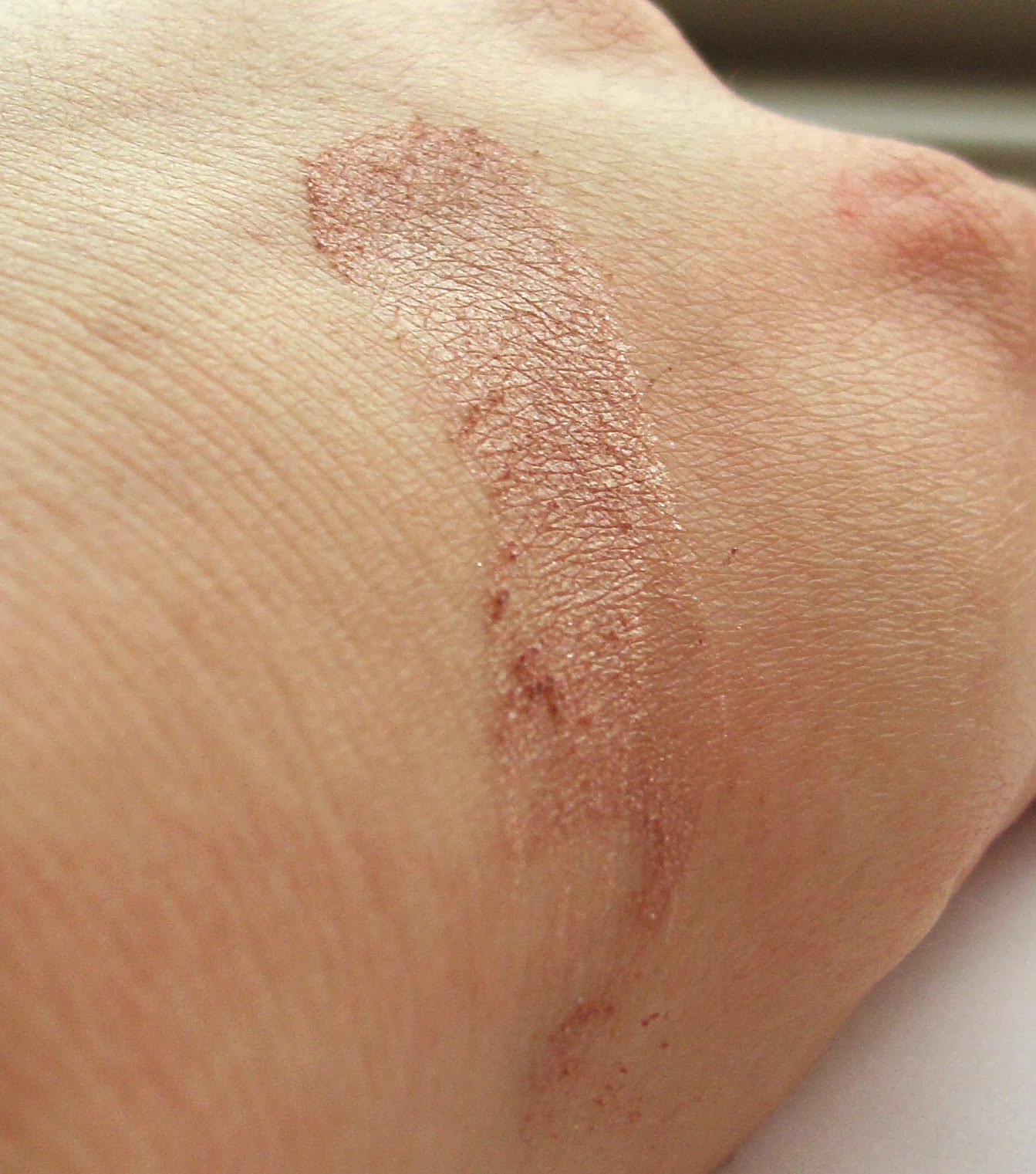 Girlactik Beauty - Glam Eye Powder Nude Glam - Hand Swatch Girlactik Beauty - Glam Eye Powder Nude Glam - Hand Swatch