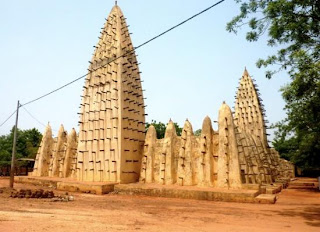 Masjid yang Terbuat Dari Lumpur