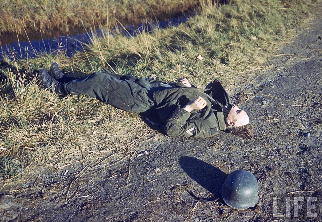 Third Reich Color Pictures Death in the Battlefield (KIA Killed In