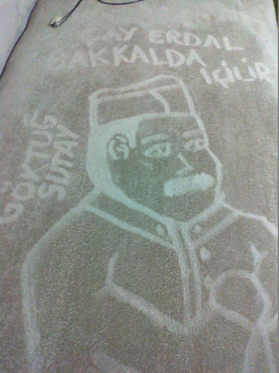 Kadife Kumaşlı Koltuğa Resim Çizme Sanatı: Sedemizm